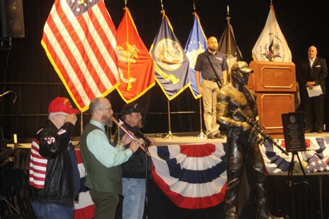 Chris Kyle statue unveiled, veterans honored during Ellis County