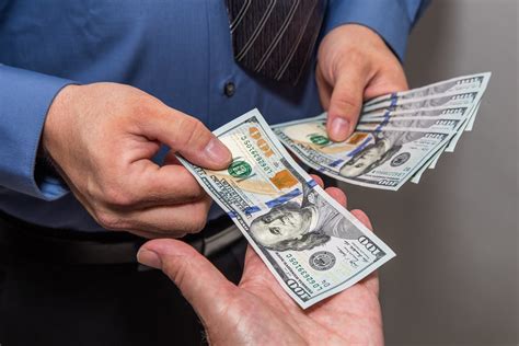 Alles über wirtschaft & finanzen: Cash Business - Paying with $100 Dollar Bills | This side ...