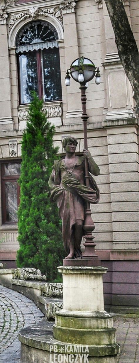 Izrael kalmanowicz poznański, fue un magnate textil de lodz, era el hijo de un judío comerciante que construyó un imperio textil y se convirtió, junto a karl scheibler , el. Izrael Poznański's Palace is a 19th-century palace in Łódź ...