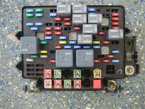 WRG-2785 2002 Suburban Fuse Box
