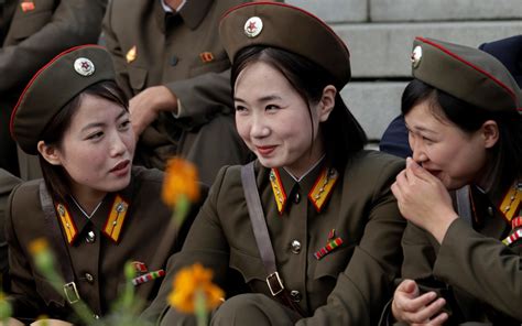 North Korean Female Soldiers Are Smiling Before A Parade Shock Top Girl