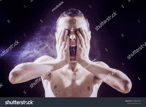 Pre Teen Babe Naked Screams Into Foto Stock Shutterstock