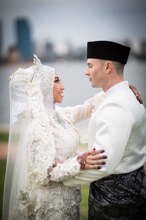 Evening dresses online at zalora malaysia & brunei. Siti & Justin celebrate in style with traditional Malay ...