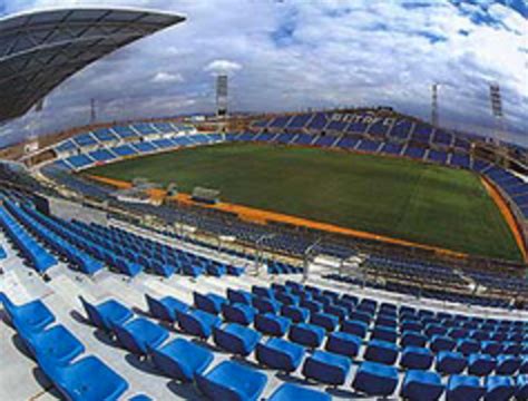 El equipo de valverde frenó los pitos de la afición gracias a los tantos de arturo vidal y djené en propia puerta. Getafe - Racing y Barcelona - Valencia, semifinales de ...