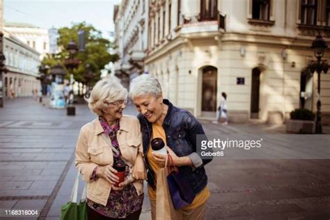 Old Lesbians Photos Et Images De Collection Getty Images