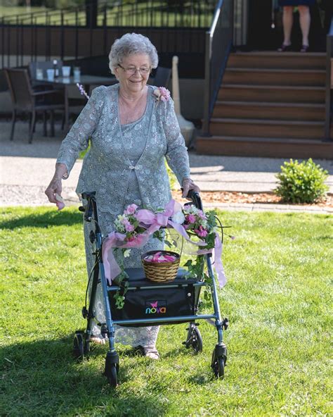 92 year old flower girl steals show at mankato wedding local news