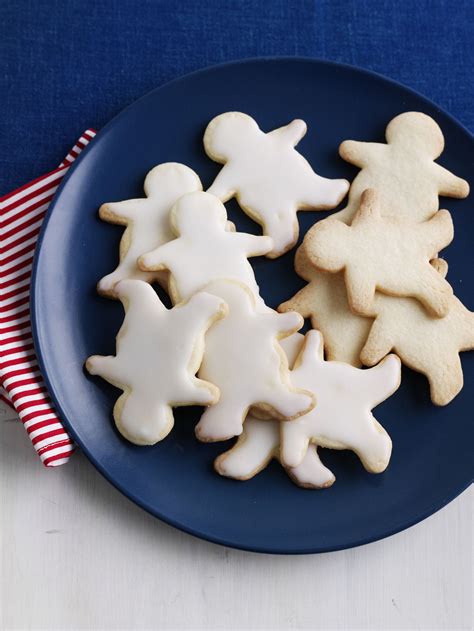 Step 1 in a small bowl, stir together confectioners' sugar and milk until smooth. Simple Sugar Cookie Icing Recipe