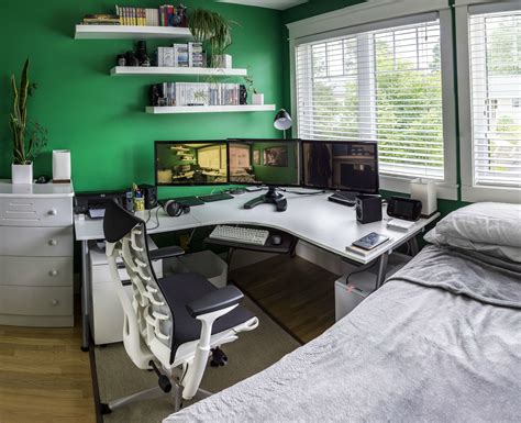 Pin by Wes Kwan on Home office | Bedroom setup, Game room design, Room ...