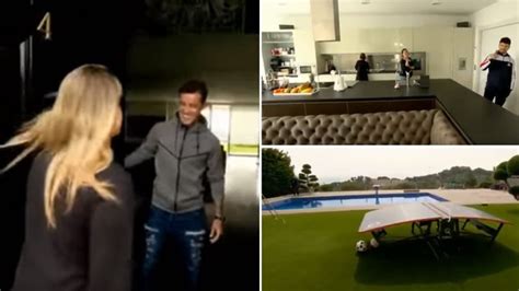 Laliga Barcelona Coutinho Opens The Doors Of His House And Recalls