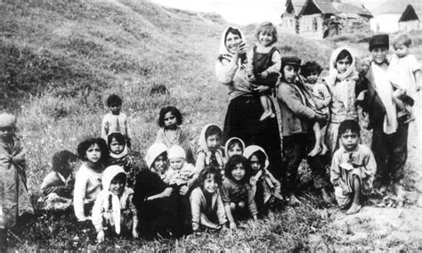 Family forever ambigram tattoo design. La République tchèque et le génocide des Roms | eurotopics.net