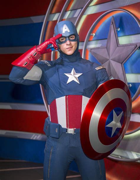 Capitán América En Disneylandia