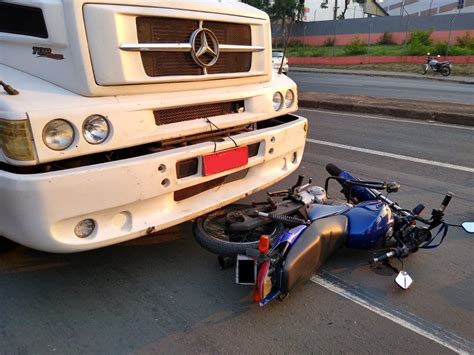 acidente entre moto e caminhão deixa uma vítima na manhã desta terça 29 em piracicaba