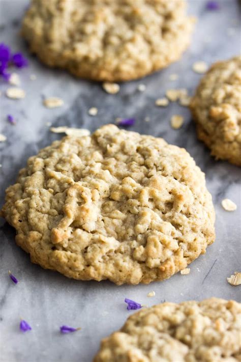 Combine flour, oats, cocoa, baking powder, and salt. Big Soft Oatmeal Cookies || Sugar Spun Run (With images ...