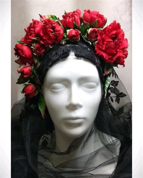 Ободок с розами Red Queen из ткани Цветы из шёлка ткани заказать