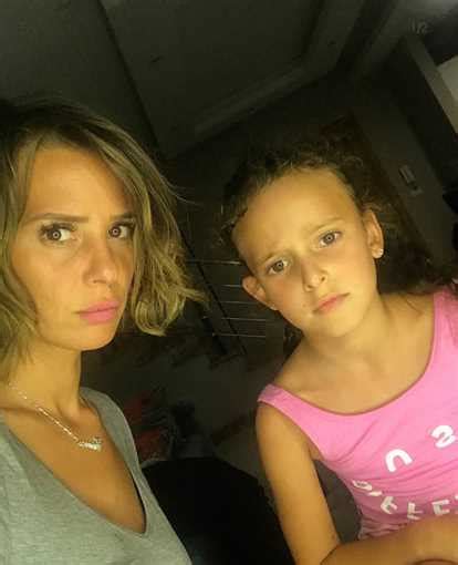 إيمان العاصي مع ابنتها الوحيدة ريتاج ألبوم في الفن