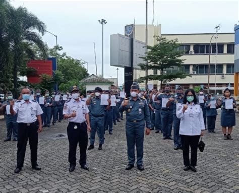Perspektif pelanggan op utama t anjung priok. Komitmen Wujudkan Wilayah Bebas Korupsi, Syahbandar ...