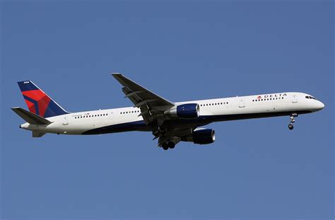 Boeing 757 300 Delta Airlines Photos And Description Of The Plane