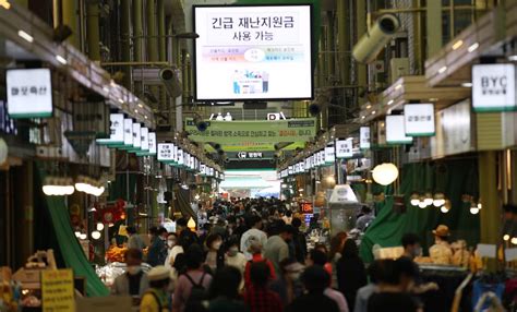 코로나19 경기도 광주시 2차 재난지원금 신청방법 홈페이지(지급액, 지급방식) 이번 2차 재난지원금 지급액은 경기도 광주시 시민 1인당 10만 원을 지급 하며, 지급 방식은 경기지역화폐(광주사랑카드)로 지급을 한다고 합니다. 경기도 재난기본소득·정부 재난지원금 효과…가맹점 매출 `쑥 ...