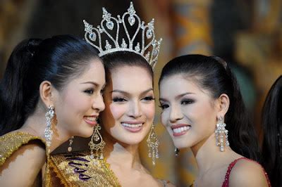 Yummy Life Transsexual Beauty Pageant Winner Crowned In Thailand