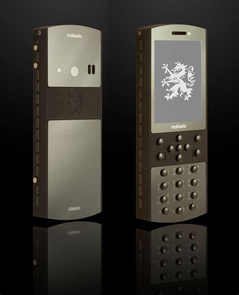 Mobiado Classic 712 Stealth Phone Draws Inspiration From Military