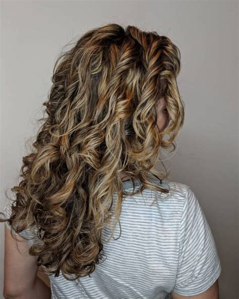 Not much is required to style long curly hair. 22 Cute Long Curly Hairstyles for 2020 - Easy Curly Hair Ideas