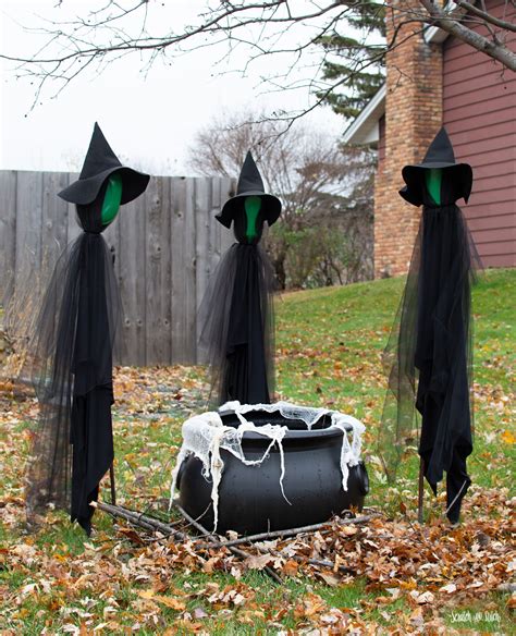 Diy Witch Gathering Using Upcycled Materials Décoration Halloween