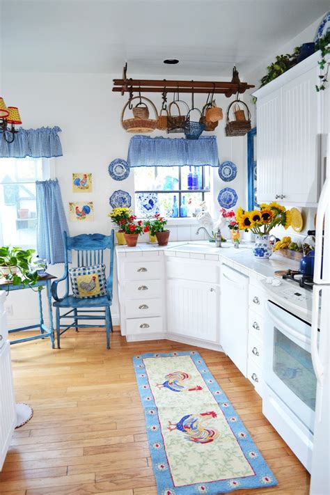 10 bright, cheery yellow kitchens. My Painted Garden: Painting Roosters to Match My Blue and ...