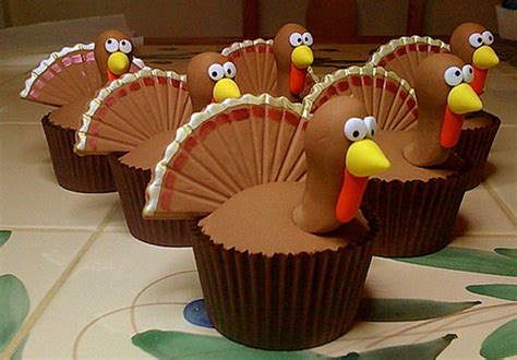 Attach heads and feathers to the frosted cupcakes to decorate to look like turkeys. Easy Adorable Thanksgiving Cupcake Decorating Ideas ...
