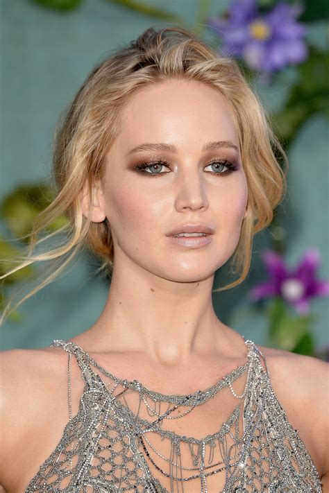 jennifer lawrence s top 10 most beautiful hairstyles vogue paris