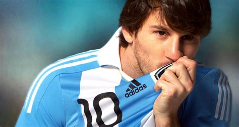 lionel messi looking sexy ~ sport alerts free sport wallpapers