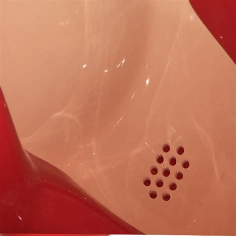 Red Lip Urinal Adult Wall Mounted Back Inlet Urine Devic For Salon Hotel Bar Washroom Sanitary