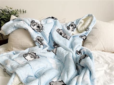 3 Reasons I'm OBSESSED With My Kuddly Hoodie & Weighted Blanket | UK