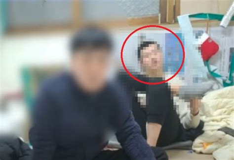 Смотрите видео 풀티비 벗방 онлайн. 이슈시개'지적장애인 벗방' BJ땡초 끝내 구속 - 노컷뉴스