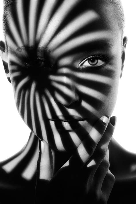 Fot Grafos Criativos Que Sabem Como Usar Sombras Abstract Photography Shadow Photography