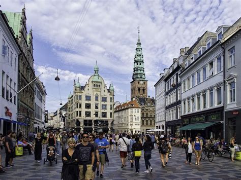 Explorando La Calle Comercial Peatonal Strøget En Copenhague 2024