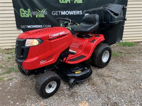 42 Troy Bilt Bronco Automatic Riding Lawn Tractor With Rear Bagger