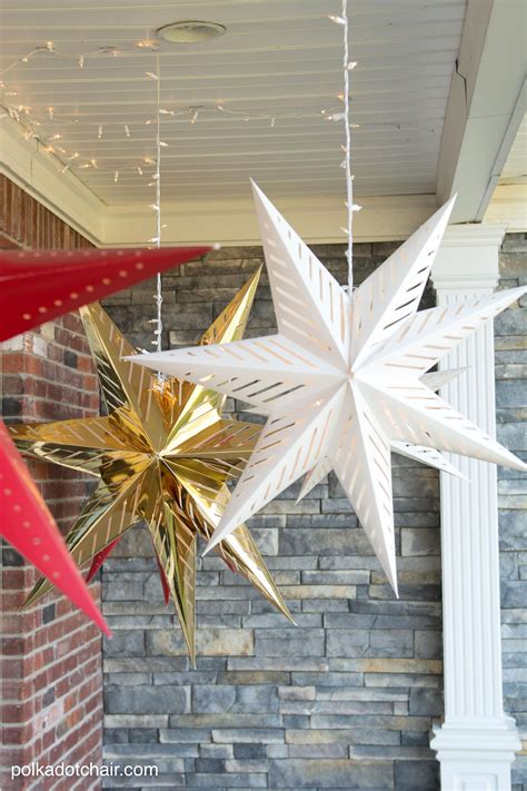 3m command medium plastic hook 2 pk. 14 Adorable DIY Holiday Porch Decor Ideas - Bees and Roses