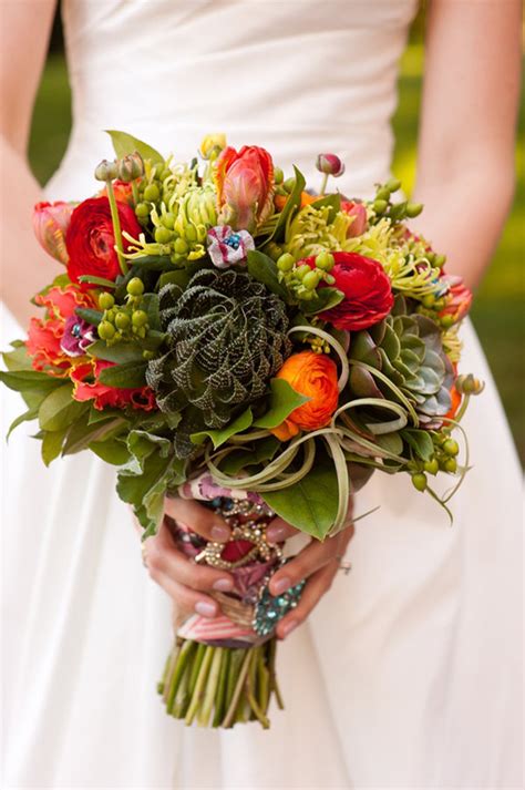 Flower grades are mostly determined by the quality of the flower and the length of its stem. 25 Stunning Wedding Bouquets - Part 6 - Belle The Magazine