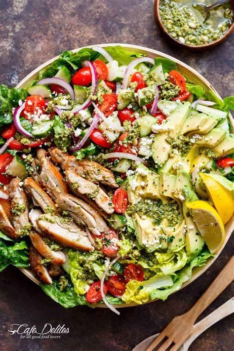 It is quick, easy, creamy, flavorful, and refreshing! Pesto Grilled Chicken Avocado Salad - Cafe Delites
