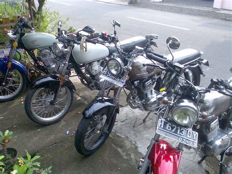 The honda cb125, known also by its platorm. AWA MOTORCYCLES: HONDA CB 100 IN INDONESIA