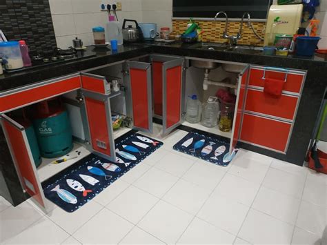 Tips merawat kabinet dapur supaya desain kabinet dapur minimalis lainnya yang bisa anda gunakan adalah kabinet tanpa pintu. Pertama Kali DIY, Ini Perkongsian Pintu Kabinet Dapur Guna ...