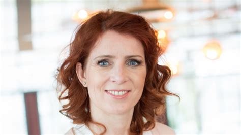 Vor allem junge menschen leiden unter kontaktbeschränkungen. Monica Lierhaus heute: TV-Moderatorin wagt Neuanfang nach ...