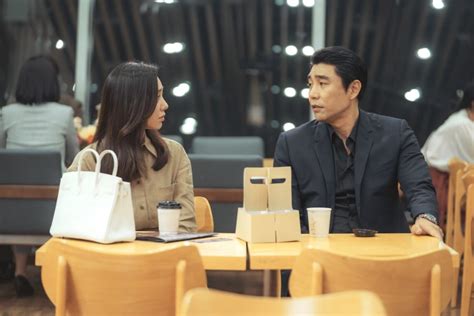 lee tae gon and park joo mi have an uncomfortable encounter in “love ft marriage and divorce