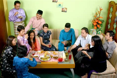 Sudah menjadi amalan rakyat malaysia tradisi atau amalan rumah terbuka seakan menjadi kemestian bagi setiap perayaan utama seperti hari raya deepavali dan tahun baharu cina. Kepentingan Amalan Rumah Terbuka : 7 Perkara Menarik ...