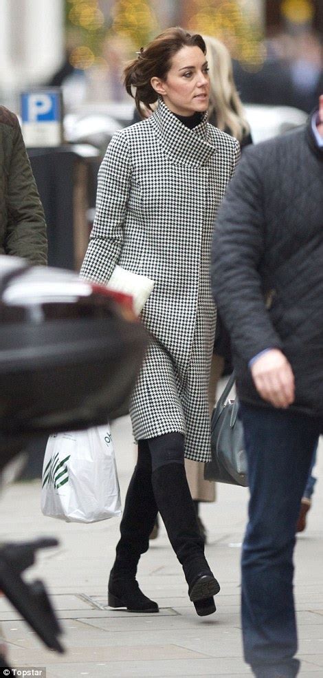 Kate Middleton does some Christmas shopping at Peter Jones ...