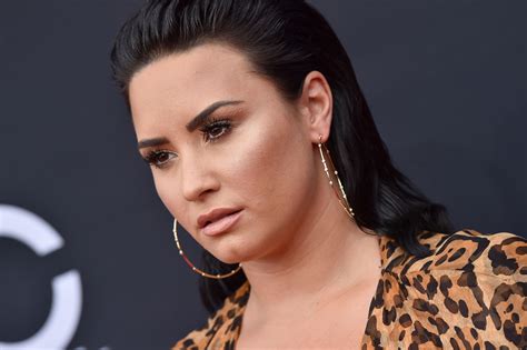 Flipboard Demi Lovatos Snapchat Hacked And Nudes Leaked Online Fans