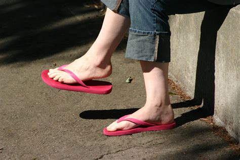 Reasons You Should Start Wearing The Best Slippers For Bunions