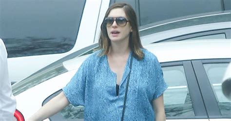 Exclusif Anne Hathaway Enceinte A Invité Des Amis Pour Sa Baby