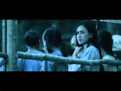 Aishah (diana danielle) tries to flee from the invading forces while her village burns behind her. Sembunyi: Amukan Azazil | MTV OST - YouTube