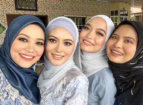 Arumi bachsin (aktris, mantan), estelle linden (aktris, mantan), gista putri (aktris, mantan), nathalie stephens. 17 Selebriti Malaysia Ini Sebenarnya Merupakan Adik ...